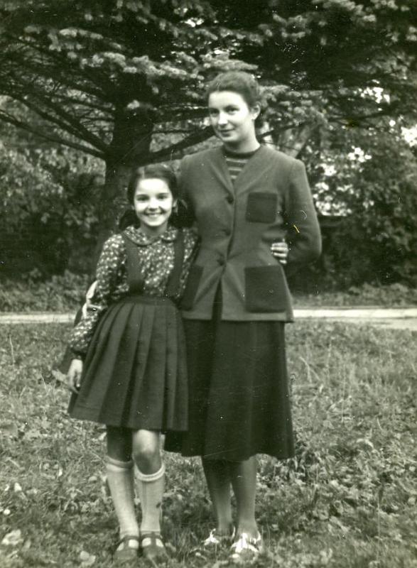KKE 2196.jpg - Fot. Portret. Rodzina Żakiewicz. Józefa Żakiewicz (z domu Mieńciuk) z córką, Krzywicze, lata 30-te XX wieku.